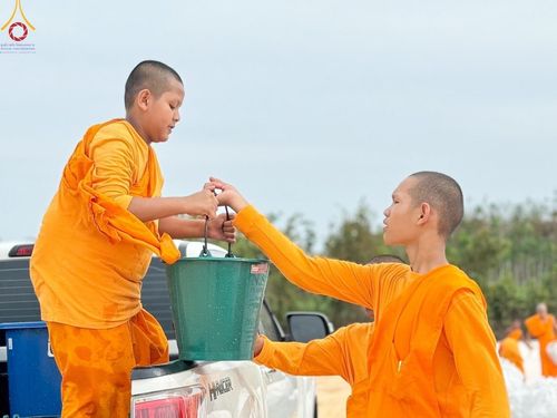 ภาพ No.128602:V.33 รวมพลังเพื่อบางกล่ำ การเตรียมงานของเจ้าหน้าที่หน่วยงานต่างๆ เพื่องานธรรมยาตราอัญเชิญพระบรมสารีริกธาตุ ประดิษฐาน ณ มหารัตนเจดีย์สิริปทุมสวรรค์ (เจดีย์อริยพุทธะ 5 พระองค์) ศูนย์ปฏิบัติธรรมภาคใต้ อ.บางกล่ำ จ.สงขลา ระหว่างวันที่ 9-10 มีนาคม พ.ศ. 2567