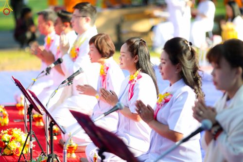 ภาพ No.103269:พิธีตักบาตรพระธรรมทายาท 1,000 รูป ณ มหาเจดีย์บุโรพุทโธ ประเทศอินโดนีเซีย ในวันที่ 20 ธันวาคม พ.ศ. 2566