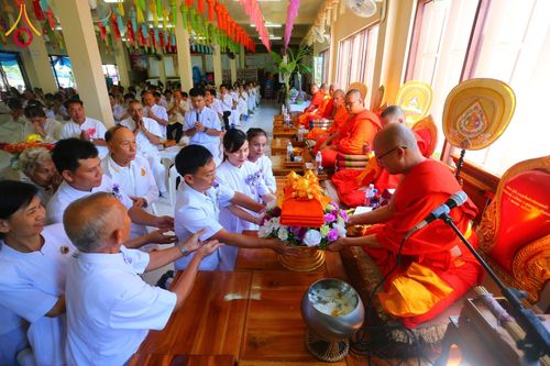 ภาพ No.169113:พิธีทอดกฐิน ณ วัดร่องขุน จ.เชียงราย ในโครงการกฐินสามัคคีทั่วไทย 30,000 วัด บูชาธรรม 80 ปี หลวงพ่อธัมมชโย โดยคณะศิษยานุศิษย์วัดพระธรรมกาย วันที่ 23 ตุลาคม พ.ศ. 2567