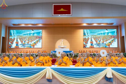 ภาพ No.59193:พิธีเจริญพระพุทธมนต์ ถวายภัตตาหารเป็นสังฆทาน เนื่องในวาระอายุวัฒนมงคล 80 ปี หลวงพ่อธัมมชโย ณ สภาธรรมกายสากล วัดพระธรรมกาย วันพุธที่ 24 เมษายน พ.ศ.2567