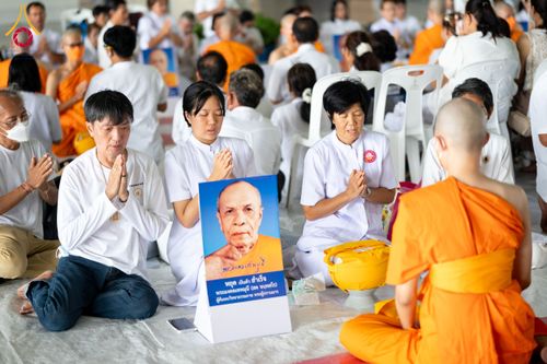 ภาพ No.62524:พิธีถวายบาตรเเละไทยธรรม ในโครงการอุปสมบทหมู่ บูชาธรรมหลวงพ่อธัมมชโย พ.ศ.2567 ณ ลานธรรม พระมหาธรรมกายเจดีย์ วันที่ 13 เมษายน พ.ศ.2567