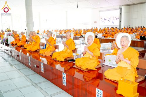 ภาพ No.245081:วันพุธที่ 10 กันยายน พ.ศ. 2568 พิธีถวายภัตตาหารเมนูสวรรค์ เนื่องในวันครบ 25 ปี วันละสังขารคุณยายอาจารย์มหารัตนอุบาสิกาจันทร์ ขนนกยูง ณ หอฉันคุณยายอาจารย์ฯ วัดพระธรรมกาย