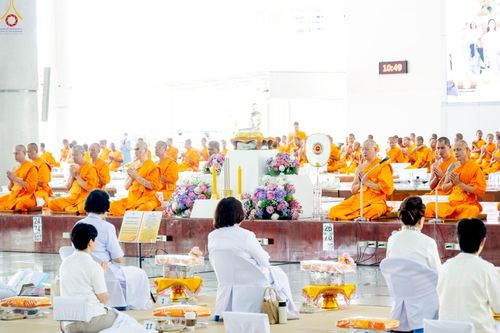 ภาพ No.248489:วันที่ 27 กันยายน พ.ศ. 2568 พิธีถวายเมนูสวรรค์เพื่อการบรรลุธรรม ณ หอฉันคุณยายอาจารย์ฯ วัดพระธรรมกาย