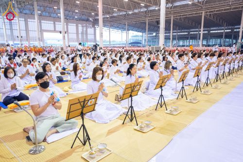 ภาพ No.204254:พิธีถวายภัตตาหารเป็นสังฆทาน แด่พระธรรมยาตรา ณ วัดพระธรรมกาย ตำบลคลองสาม อำเภอคลองหลวง จังหวัดปทุมธานี ในโครงการธรรมยาตรา กตัญญูบูชา มหาปูชนียาจารย์ พระมงคลเทพมุนี(สด จนฺทสโร) พระผู้ปราบมาร อนุสรณ์สถาน 7 แห่ง ปีที่ 13 วันที่ 31 มกราคม พ.ศ. 2568