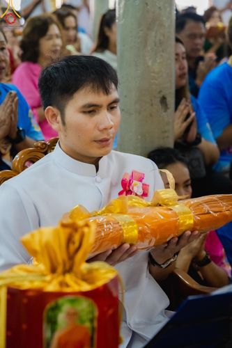 ภาพ No.164309:พิธีทอดกฐิน ณ วัดบางนาง จ.ชลบุรี ในโครงการกฐินสามัคคีทั่วไทย 30,000 วัด บูชาธรรม 80 ปี หลวงพ่อธัมมชโย โดย คณะศิษยานุศิษย์วัดพระธรรมกาย วันที่ 20 ตุลาคม พ.ศ. 2567