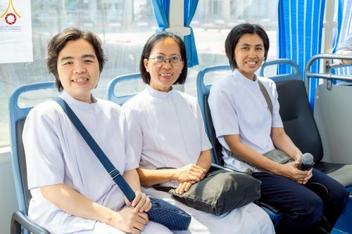 ภาพ No.214531:วันที่ 31 มีนาคม พ.ศ.2568 การทดลองใช้รถ shuttle bus  ขนส่งพระภิกษุ  เพื่องานถวายมหาสังฆทาน วันคุ้มครองโลก