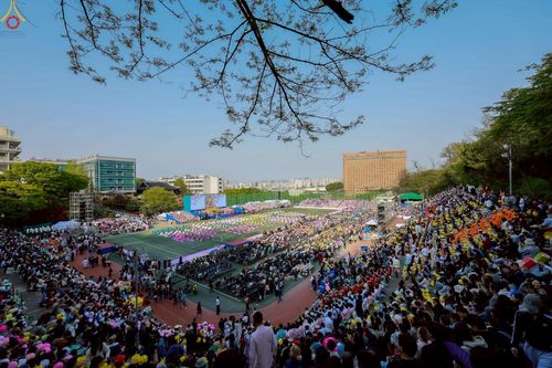 ภาพ No.229523:วันเสาร์ที่ 26 เมษายน พ.ศ. 2568 คณะพระภิกษุสามเณรในโครงการบรรพชาหมู่ 81 รูป  วัดภาวนาโซล ประเทศเกาหลีใต้ ได้ร่วมกับคณะสาธุชนคนไทยในเกาหลีใต้  ร่วมกันเดินขบวนอัญเชิญโคมดอกบัว  เพื่อบูชาแด่องค์สมเด็จพระสัมมาสัมพุทธเจ้า  ในงานเทศกาลวิสาขบูชานานาชาติ ประจำปี