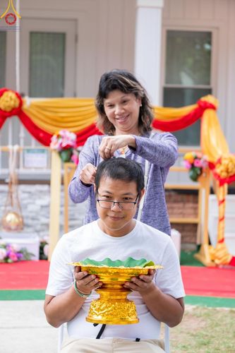 ภาพ No.144543:พิธีตัดปอยผมและปลงผมนาคธรรมทายาท ณ วัดพระธรรมกายนิวเจอร์ซี ประเทศสหรัฐอเมริกา วันที่ 29 มิถุนายน พ.ศ. 2567