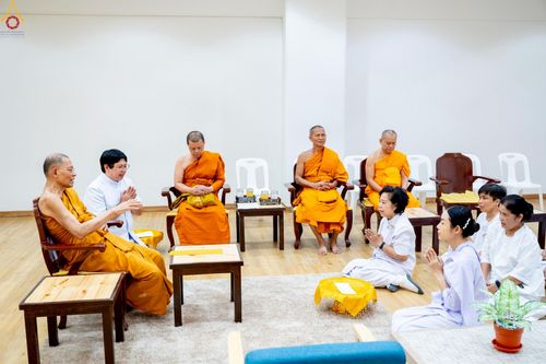 ภาพ No.242688:วันที่ 29-31 สิงหาคม พ.ศ. 2568 องค์กรภาคีเครือข่าย “บวร” (บ้าน-วัด-โรงเรียน-ราชการ) อ.คลองหลวง จัดบวชอุบาสิกาแก้ว ถวายพระราชกุศลแด่สมเด็จพระพันปีหลวง - กตัญญูบูชาแด่ผู้มีพระคุณ