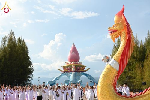 พิธีโปรยรัตนชาติ ลานอเนกประสงค์พญานาค 4 ตระกูล วันพฤหัสบดีที่ 17 ตุลาคม พ.ศ. 2567 ณ พุทธอุทยานนานาชาติ จังหวัดหนองคาย