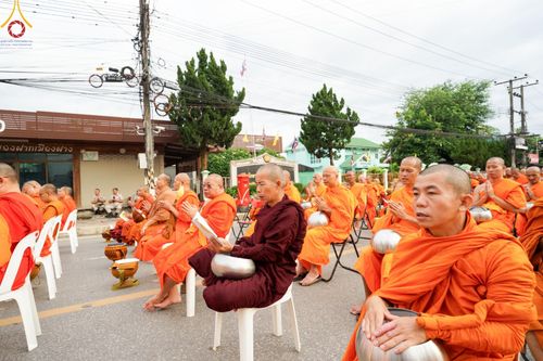 ภาพ No.146207:ตักบาตรพระ 1,384 รูป ทำบุญเมืองฝางครบรอบ 1,383 ปี ถวายเป็นพระราชกุศลแด่พระบาทสมเด็จพระเจ้าอยู่หัว เนื่องในโอกาสพระราชพิธีมหามงคล เฉลิมพระชนมพรรษา 6 รอบ 72 พรรษา วันเสาร์ที่ 27 กรกฎาคม พ.ศ.2567  ณ ถนนหน้าที่ว่าการอำเภอฝาง จ.เชียงใหม่