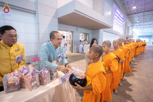 ภาพ No.196011:ผู้ว่าปทุมฯ เปิดงานวันครู ครั้งที่ 69 พ.ศ. 2568 จังหวัดปทุมธานี “เรียนดี มีความสุข : ครูไทยร่วมใจปฏิวัติการศึกษา เด็กฉลาดคิด ฉลาดทำ” ณ วัดพระธรรมกาย - รวมใจระลึกถึงพระคุณบูรพาจารย์ ยกย่องเชิดชูเกียรติผู้ประกอบวิชาชีพทางการศึกษาที่ประกอบคุณงามความดี 