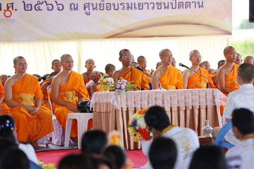 ภาพ No.91364:พิธีทอดผ้าป่ายกยอดดอกบัวสิริปทุมทิพย์  ประดิษฐาน ณ ปทุมเจดีย์  (เจดีย์พระพุทธเจ้า ๕ พระองค์) ณ ศูนย์อบรมเยาวชนจังหวัดปัตตานี 22 ตุลาคม พ.ศ.2566