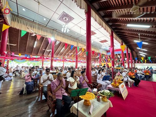 ภาพ No.181749:พิธีทอดกฐิน ณ วัดท่าทอง ต.ปากน้ำ  อ.เดิมบางนางบวช จ.สุพรรณบุรี ในโครงการทอดกฐินสามัคคีทั่วไทย 30,000 วัด บูชาธรรม 80 ปี หลวงพ่อธัมมชโย โดยคณะศิษยานุศิษย์วัดพระธรรมกาย วันที่ 2 พฤศจิกายน พ.ศ. 2567