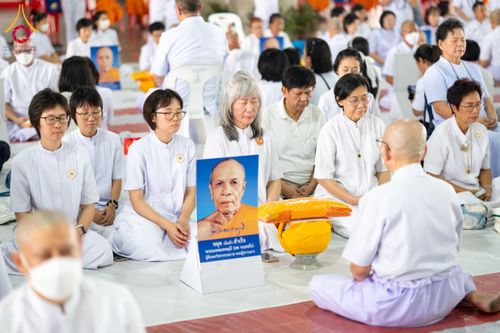 ภาพ No.62696:พิธีขอขมามอบผ้าไตร ในโครงการอุปสมบทหมู่ บูชาธรรมหลวงพ่อธัมมชโย พ.ศ.2567  โครงการอุปสมบทหมู่ธรรมทายาท ระดับอุดมศึกษา รุ่นที่51 (ภาคฤดูร้อน) โครงการบวชพระนานาชาติ AEC และ WAB รุ่นผู้บริหาร(รุ่นที่2) ณ ลานธรรม พระมหาธรรมกายเจดีย์ วันที่ 13 เมษายน พ.ศ. 2567