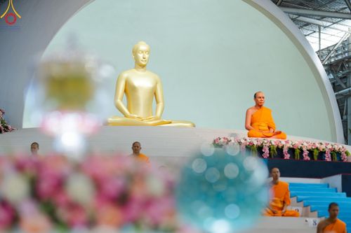 ภาพ No.159124:พิธีบูชาข้าวพระ ในวันอาทิตย์ต้นเดือน วันที่ 6 ตุลาคม พ.ศ. 2567 ณ สภาธรรมกายสากล วัดพระธรรมกาย