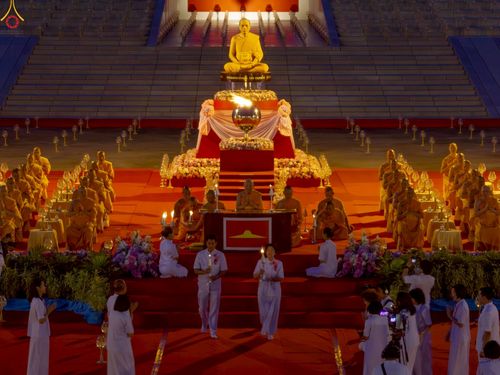 ภาพ No.253606:วันที่ 10 ตุลาคม พ.ศ. 2568 พิธีจุดประทีปบูชาพระผู้ปราบมาร, พิธีจุดประทีปบนพระมหาธรรมกายเจดีย์  20,000 ดวง เนื่องในวันคล้ายวันเกิดครบรอบ 141 ปี พระมงคลเทพมุนี (สด จนฺทสโร)