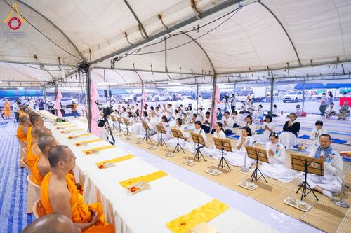 ภาพ No.198291:พิธีถวายภัตตาหารเป็นสังฆทาน แด่พระธรรมยาตรา ณ อนุสรณ์สถานบางปลา วัดบางปลา อำเภอบางเลน จังหวัดนครปฐม ในโครงการธรรมยาตรา กตัญญูบูชา มหาปูชนียาจารย์ พระมงคลเทพมุนี(สด จนฺทสโร) พระผู้ปราบมาร อนุสรณ์สถาน 7 แห่ง ปีที่ 13 วันที่ 20 มกราคม พ.ศ. 2568