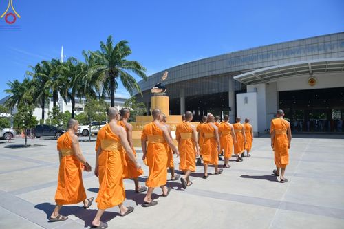 ภาพ No.147715:พิธีถวายภัตตาหารเมนูสวรรค์ ในพรรษาแห่งการเข้าถึงธรรม วันเสาร์ที่ 10 สิงหาคม พ.ศ. 2567 ณ หอฉันคุณยายอาจารย์ฯ วัดพระธรรมกาย