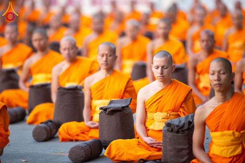 ภาพ No.197026:พระธรรมยาตราปฏิบัติธรรม และถ่ายภาพหมู่ประวัติศาสตร์ ณ วัดโบสถ์(บน) ตำบลบางคูเวียง อำเภอบางกรวย จังหวัดนนทบุรี ในโครงการธรรมยาตรา กตัญญูบูชา มหาปูชนียาจารย์ พระมงคลเทพมุนี(สด จนฺทสโร) พระผู้ปราบมาร อนุสรณ์สถาน 7 แห่ง ปีที่ 13 วันที่ 18 มกราคม พ.ศ. 2568