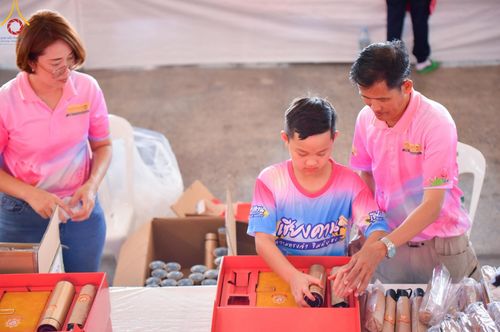 ภาพ No.211990:วันจันทร์ที่ 17 มีนาคม พ.ศ. 2568 บุญบรรจุกล่องไทยธรรม เพื่อถวายแด่พระสังฆาธิการ 40,000 กว่าวัดทั่วไทย ในวันคุ้มครองโลก 22 เมษายน พ.ศ. 2568 ณ บ้านแก้วเรือนทองคุณยายฯ วัดพระธรรมกาย