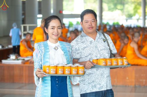 ภาพ No.205647:พิธีสวดพระพุทธมนต์ และถวายภัตตาหารเมนูสวรรค์แด่พระภิกษุ สามเณร วันจันทร์ที่ 3 กุมภาพันธ์ พ.ศ. 2568 ณ หอฉันคุณยายอาจารย์ฯ วัดพระธรรมกาย