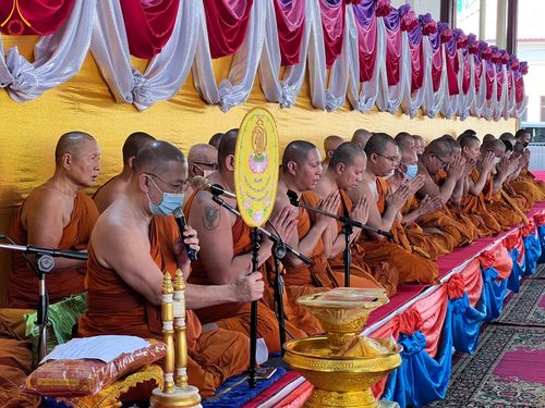 ภาพ No.92797:พิธีประเพณีตักบาตรเทโวโรหณะ พิธีทอดกฐิน และพิธีกรานกฐิน ณ วัดบางบัว แขวงอนุสาวรีย์ เขตบางเขน กรุงเทพมหานคร วันที่ 5 พฤศจิกายน พ.ศ. 2566