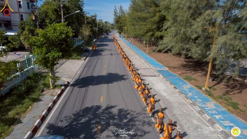 ภาพ No.222113:วันที่ 26-27 เมษายน พ.ศ. 2568 ศูนย์ปฏิบัติธรรมสวนผึ้ง ร่วมกับ ธุดงค์คสถานประจวบคีรีขันธ์ และวัดอ่าวน้อย  จัดกิจกรรมเดินธรรมยาตรา ตักบาตรข้าวสารอาหารแห้ง และจุดประทีปถวายเป็นพุทธบูชา ณ วัดอ่าวน้อย จ.ประจวบคีรีขันธ์