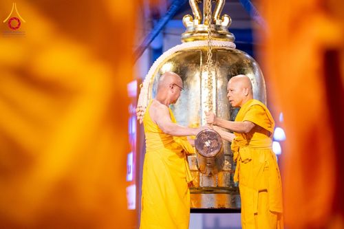 ภาพ No.187586:พิธีฉลองชัยสวดมนต์บทธัมมจักกัปปวัตนสูตร 7,000,000,000 จบ และพิธีสวดมนต์ข้ามปี วันที่ 31 ธันวาคม พ.ศ. 2567 ถึงวันที่ 1 มกราคม พ.ศ. 2568 ณ มหารัตนวิหารคด วัดพระธรรมกาย จ.ปทุมธานี
