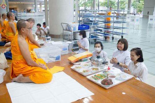 ภาพ No.247348:วันจันทร์ที่ 22 กันยายน พ.ศ. 2568 (วันพระ แรม 15 ค่ำ เดือน 10) พิธีบุพเปตพลี ครั้งที่ 170 ร่วมอุทิศบุญแด่หมู่ญาติที่ล่วงลับไปแล้ว และสืบทอดอายุพระพุทธศาสนา ณ หอฉันคุณยายอาจารย์ฯ วัดพระธรรมกาย