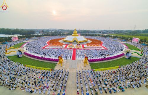 ภาพ No.200572:พิธีจุดประทีปถวายเป็นพุทธบูชา และบูชาธรรมมหาปูชนียาจารย์ ณ อนุสรณ์สถานบางปลา วัดบางปลา อำเภอบางเลน จังหวัดนครปฐม ในโครงการธรรมยาตรา กตัญญูบูชา มหาปูชนียาจารย์ พระมงคลเทพมุนี(สด จนฺทสโร) พระผู้ปราบมาร อนุสรณ์สถาน 7 แห่ง ปีที่ 13 วันที่ 23 มกราคม พ.ศ. 2568
