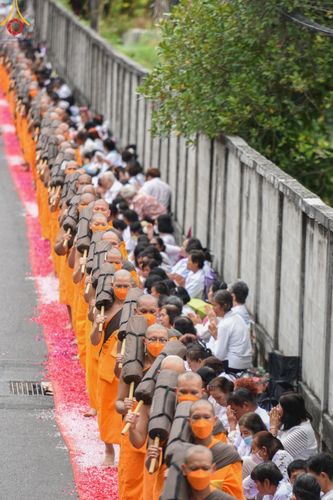 ภาพ No.128450:พิธีอัญเชิญพระบรมสารีริกธาตุ " ใจกลางเมืองนครหาดใหญ่ " เพื่อประดิษฐาน ณ มหารัตนเจดีย์สิริปทุมสวรรค์ (เจดีย์อริยพุทธะ 5 พระองค์) ศูนย์ปฏิบัติธรรมภาคใต้ อ.บางกล่ำ จ.สงขลา  วันที่ 9 มีนาคม พ.ศ. 2567 (ชุดที่ 2)