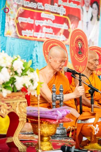 ภาพ No.175229:พิธีทอดกฐิน วัดห้วยหลวง จ.เพชรบุรี ในโครงการกฐินสามัคคีทั่วไทย 30,000 วัด บูชาธรรม 80 ปี หลวงพ่อธัมมชโย โดยคณะศิษยานุศิษย์วัดพระธรรมกาย วันที่ 15 พฤศจิกายน พ.ศ. 2567