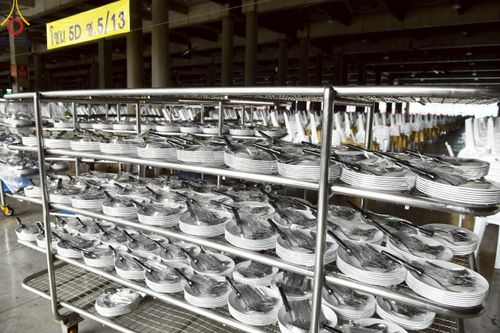 ภาพ No.218422:วันที่ 15 - 18 เมษายน พ.ศ. 2568 การเตรียมภาชนะสำหรับถวายภัตตาหาร , การจัดโต๊ะเก้าอี้ในลานธรรม , การแพ็คพัสดุงานต้อนรับ เพื่องานวันคุ้มครองโลก 22 เมษายน พ.ศ.2568 วัดพระธรรมกาย