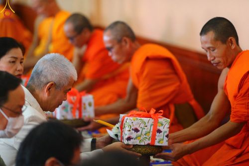 ภาพ No.95860:พิธีทอดกฐินสามัคคีทั่วไทย 5,000 วัด ณ วัดพระธาตุคู่บุญ จ.เชียงราย วันที่ 18 พฤศจิกายน พ.ศ. 2566