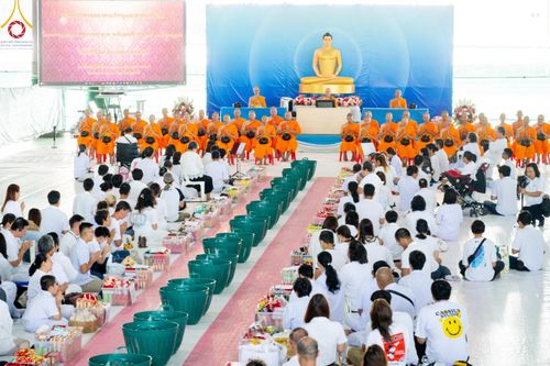 ภาพ No.142252:พิธีตักบาตรฉลองพระใหม่ ในโครงการอุปสมบทหมู่ธรรมทายาท ระดับอุดมศึกษา รุ่นที่ 51 ภาคฤดูฝน ณ วัดพระธรรมกาย จ.ปทุมธานี วันเสาร์ที่ 22 มิถุนายน พ.ศ. 2567