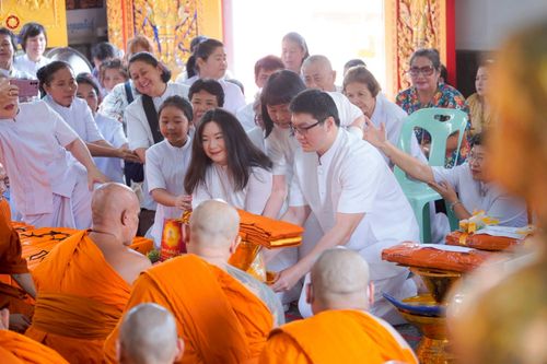 ภาพ No.265053:วันที่ 8 ตุลาคม พ.ศ. 2568 พิธีทอดกฐินสามัคคีทั่วไทย 30,000 วัด โดยคณะศิษยานุศิษย์ บูชาธรรม 81 ปี หลวงพ่อธัมมชโย ณ วัดอ้อมน้อย อ.กระทุ่มแบน จ.สมุทรสาคร