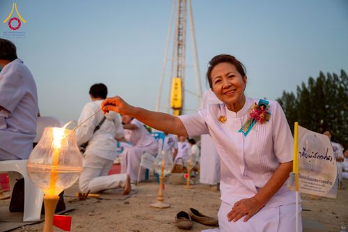 ภาพ No.275243:วันอาทิตย์ที่ 30 พฤศจิกายน พ.ศ. 2568 พิธีจุดประทีปถวายเป็นพุทธบูชา ณ ศูนย์ปฏิบัติธรรมระยอง (บ้านช่องลม)