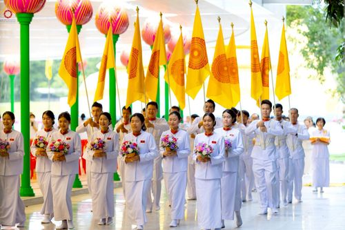 ภาพ No.228824:วันเสาร์ที่ 14 มิถุนายน พ.ศ. 2568 พิธีเวียนประทักษิณ , พิธีขอขมารับผ้าไตร ในโครงการบรรพชาอุปสมบทหมู่ ผู้บริหารรุ่นที่ 15 และ อุดมศึกษา รุ่นที่ 52 ณ โบสถ์พระไตรปิฎก วัดพระธรรมกาย