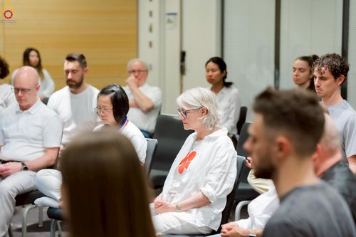 ภาพ No.229321:วันที่ 15 มิถุนายน พ.ศ. 2568 Meditation wisdom talks 2025 โดย พระอาจารย์ไมเคิล วีรธมฺโม และ พระอาจารย์นิค สนฺตจิตฺโต โดยมีผู้เข้าร่วมโครงการ เป็นชาวสวีเดนและชาวยุโรป จำนวน 30 ท่าน  ณ โรงแรม Radissonblu waterfront กรุงสตอกโฮล์ม ประเทศสวีเดน