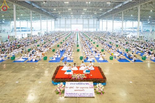 ภาพ No.205820:พิธีตักบาตร และ พิธีบูชาข้าวพระ ในวันอาทิตย์ต้นเดือน 2 กุมภาพันธ์ พ.ศ. 2568 ณ สภาธรรมกายสากล วัดพระธรรมกาย