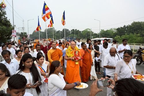 ภาพ No.263473:วันที่ 18 ตุลาคม พ.ศ. 2568 พิธีแห่กฐิน และกฐินสมทบหลวงพ่อ ธัมมชโย  ถวายแด่ วัดพุทธภูมิ เมืองโภปาล รัฐมัธยประเทศ ประเทศอินเดีย 