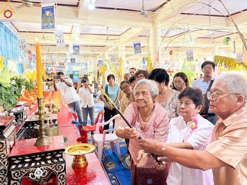 ภาพ No.168522:พิธีทอดกฐิน ณ วัดไม้ตราสมาชิการาม อ.บางไทร จ.พระนครศรีอยุธยา ในโครงการกฐินสามัคคีทั่วไทย 30,000 วัด บูชาธรรม 80 ปี หลวงพ่อธัมมชโย โดยคณะศิษยานุศิษย์วัดพระธรรมกาย วันที่ 20 ตุลาคม พ.ศ. 2567