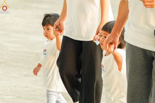 ภาพ No.136529:พิธีตักบาตร พิธีบูชาข้าวพระ ในวันอาทิตย์ต้นเดือนที่ 5 พฤษภาคม พ.ศ. 2567 ณ วัดพระธรรมกาย จ.ปทุมธานี