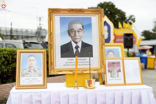 ภาพ No.241851:วันอาทิตย์ที่ 31 สิงหาคม พ.ศ. 2568 พิธีทำบุญแด่คณะสงฆ์ 122 รูป ฉลอง 121 ปี อำเภอคลองหลวง จ.ปทุมธานี เพื่อนำส่งช่วยเหลือคณะสงฆ์ 323 วัด 4 จังหวัดชายแดนภาคใต้ และช่วยเหลือประชาชนจากเหตุปะทะ แนวชายแดนไทย-กัมพูชา ณ บริเวณหน้าที่ว่าการอำเภอคลองหลวง 