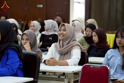 ภาพ No.227485:วันที่ 30 พฤษภาคม พ.ศ. 2568 สันติสุขจากสมาธิ แผ่ไพศาลในแดนอิเหนา : พระสงฆ์ไทยเยือนวิทยาลัยราเดนวิจายา อินโดนีเซีย