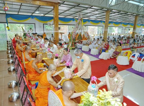 ภาพ No.80889:พิธีตักบาตรพระ ๒๑๖ รูป และ พิธีถวายมหาสังฆทาน ๕๒ วัด ฉลองครบรอบ ๑๖ ปี ธุดงคสถานพรรัตนแพร่ วันอังคารที่ ๙ พฤษภาคม พ.ศ.๒๕๖๖ ณ ธุดงคสถานพรรัตนะ อำเภอวังชิ้น จังหวัดแพร่