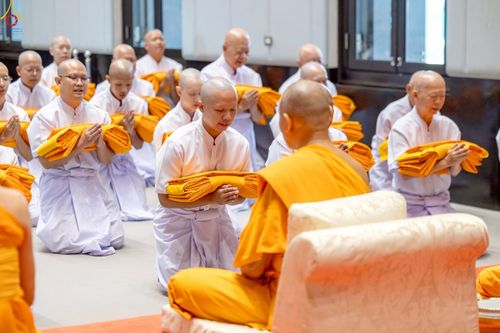 ภาพ No.229115:วันเสาร์ที่ 14 มิถุนายน พ.ศ. 2568 พิธีบรรพชา , พิธีถวายบาตร , พิธีอุปสมบท ในโครงการบรรพชาอุปสมบทหมู่ ผู้บริหารรุ่นที่ 15 และ อุดมศึกษา รุ่นที่ 52 ณ โบสถ์พระไตรปิฎก วัดพระธรรมกาย