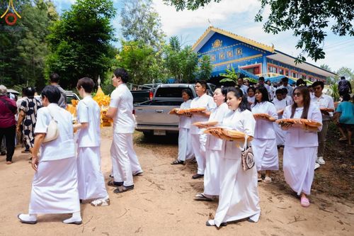 ภาพ No.166719:พิธีทอดกฐิน ณ วัดเขาดินมังกรทอง อ.บ่อทอง จ.ชลบุรี  ในโครงการกฐินสามัคคีทั่วไทย 30,000 วัด บูชาธรรม 80 ปี หลวงพ่อธัมมชโย โดยคณะศิษยานุศิษย์วัดพระธรรมกาย วันที่ 23 ตุลาคม พ.ศ. 2567