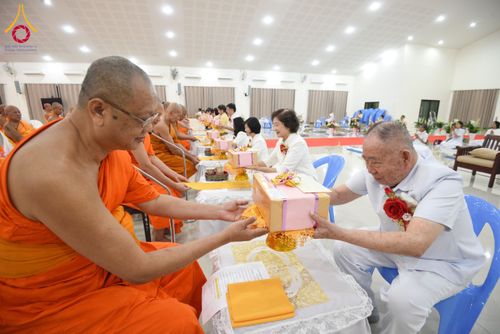 ภาพ No.166403:พิธีทอดกฐิน ณ ศูนย์ปฏิบัติธรรมสระบุรี ในโครงการกฐินสามัคคีทั่วไทย 30,000 วัด บูชาธรรม 80 ปี หลวงพ่อธัมมชโย โดยคณะศิษยานุศิษย์วัดพระธรรมกาย วันที่ 20 ตุลาคม พ.ศ. 2567